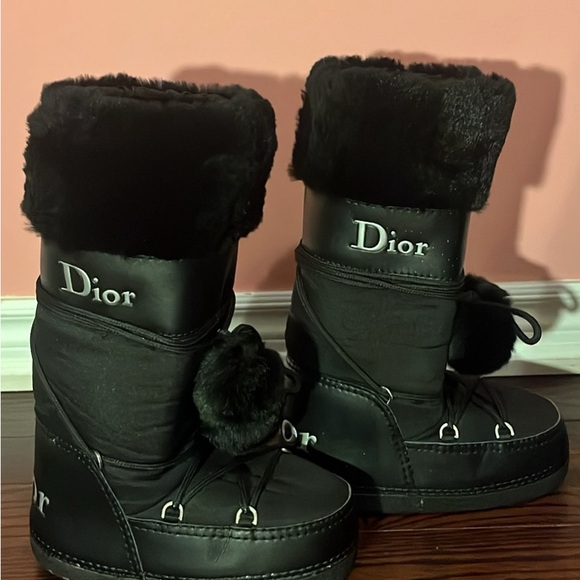 Dori moon boots , used 2 times Pretty new .good condition - Picture 2 of 4